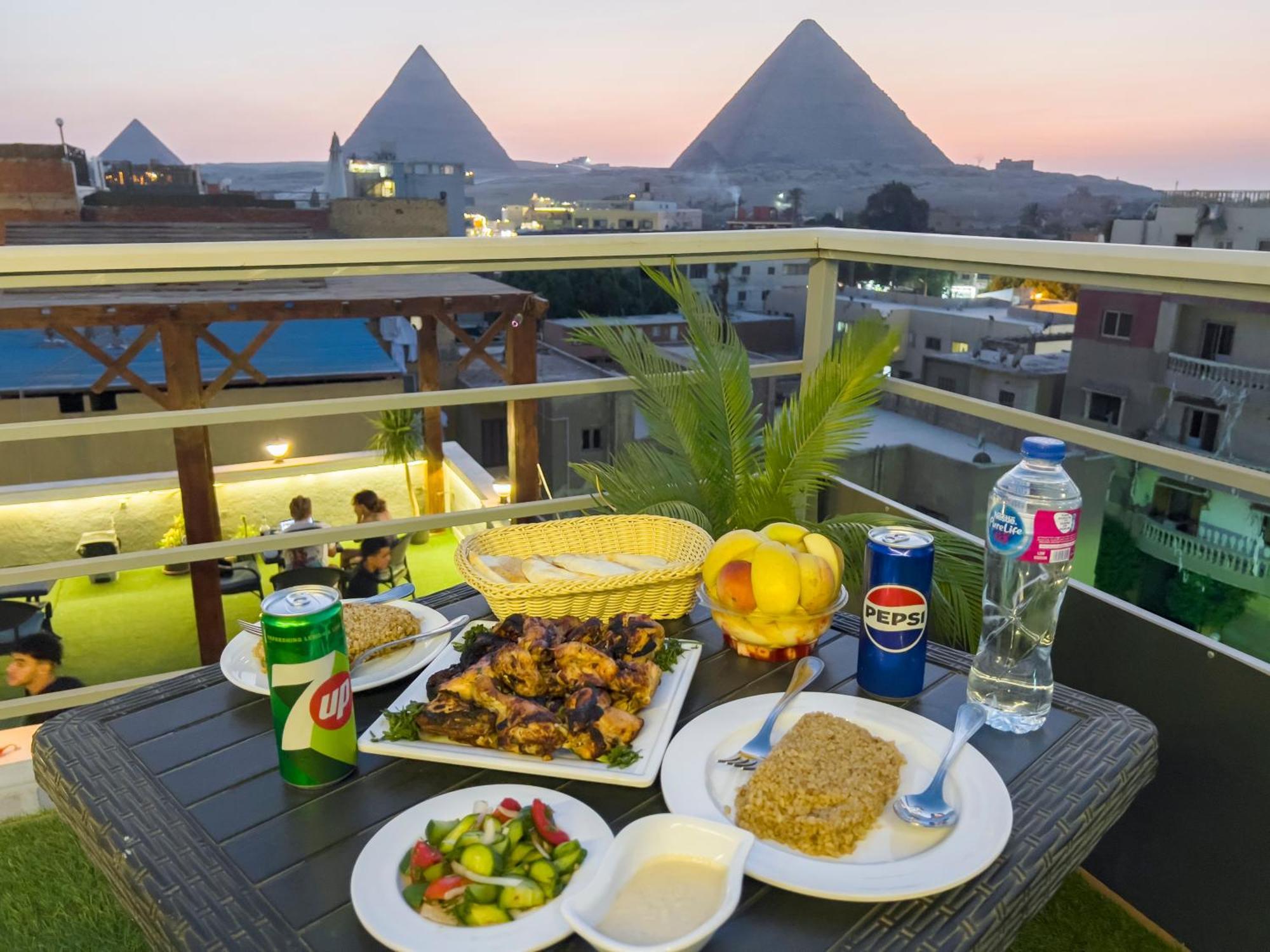 Pyramids Gate Hotel Kafrat al Jabal Exterior photo